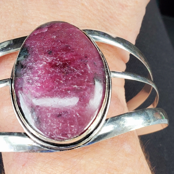 New Ruby Zoisite 925 Silver Cuff Bracelet. - Picture 15 of 16